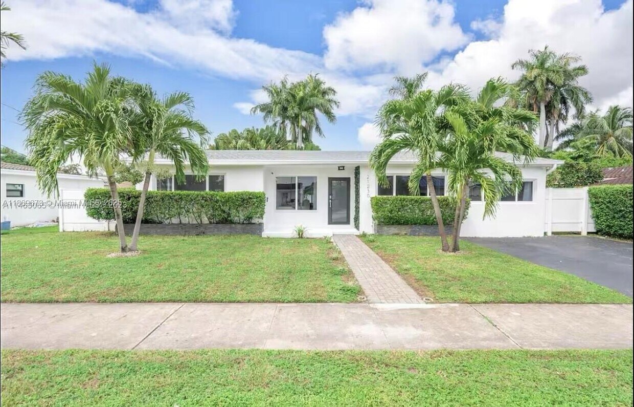 Foto principal - 21230 NE 24th Ct