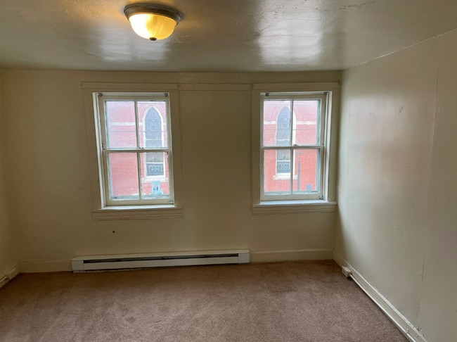 Foto del edificio - 105 S Church St