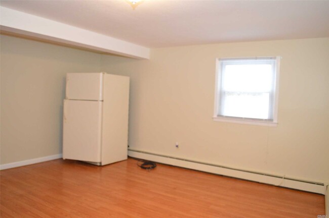 Building Photo - 5 Rosemont Ave