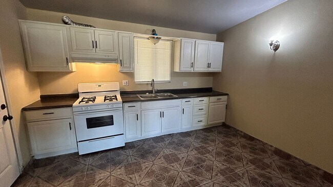 Foto del edificio - Charming 3 Bedroom 2 Bathroom Home for Rent