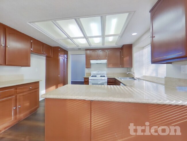 Foto del edificio - 44238 Gillan Ave