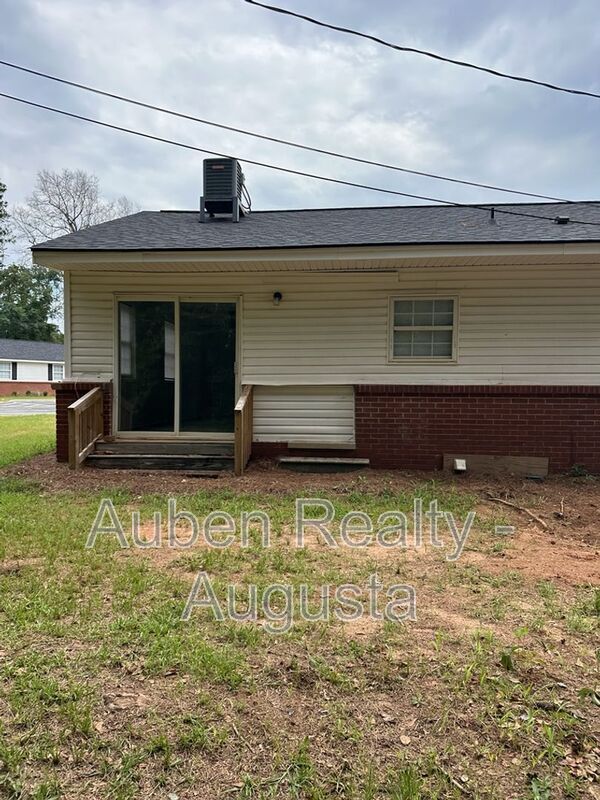 Building Photo - 453 Monetta St S E