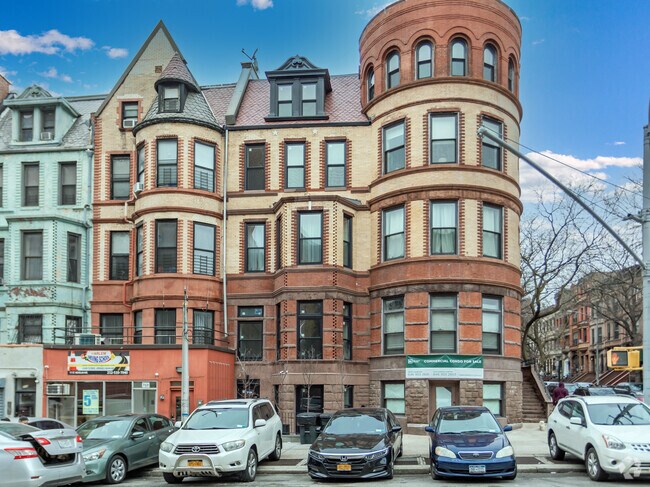 Foto del edificio - 719 Saint Nicholas Ave