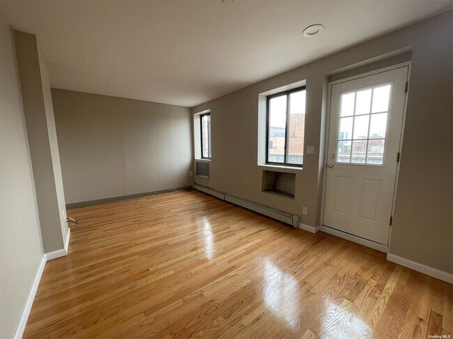 Building Photo - 132-25 Pople Ave