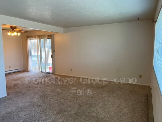 Building Photo - 220 N Fanning Ave