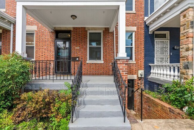 Foto del edificio - 3532 Warder St NW