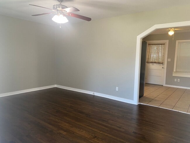 Building Photo - 402 McCarty St