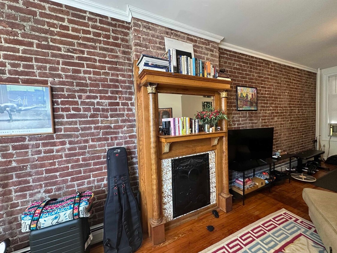 Foto principal - 203 Ogden Ave.