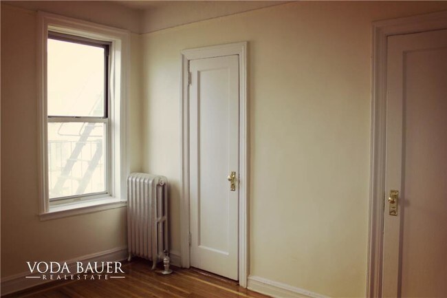 Foto del edificio - 260 Seaman Ave