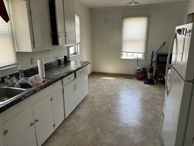 Building Photo - 406 Belle Ave