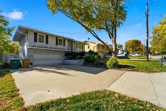 Building Photo - 6502 Allison Ave