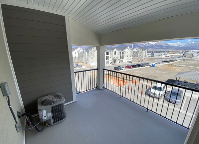 Building Photo - 443 N 360 W