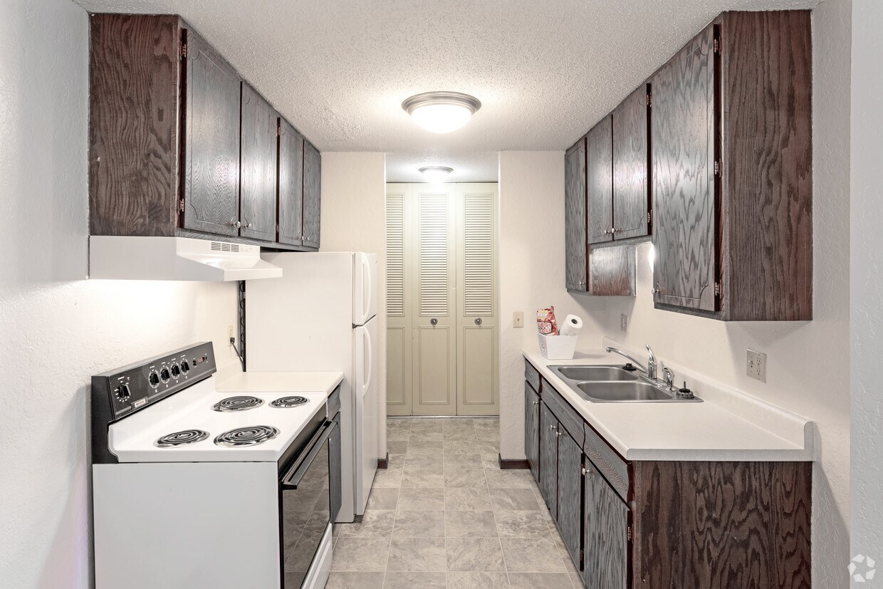 Northwood Villa Apartments in Vadnais Heights, MN