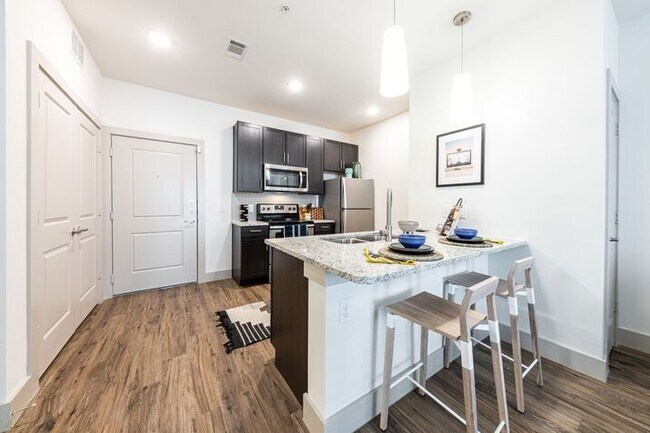 Foto del edificio - Lenox Soco | 6 Weeks Free | Posted 11/3/24