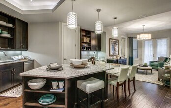 Building Photo - 2303 Mid Ln