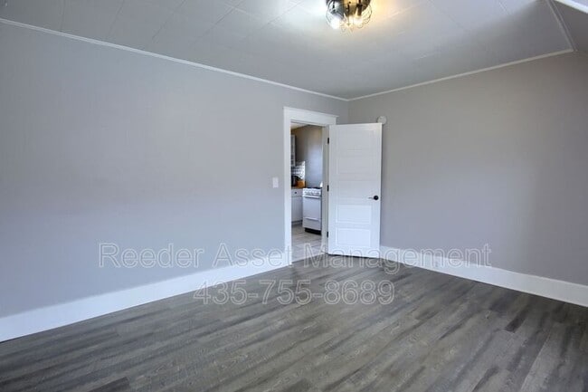 Building Photo - 867 26th St