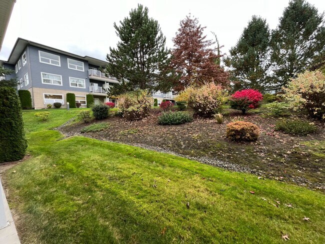 Building Photo - Bright 3 Bedroom Condo at the Darby Estates