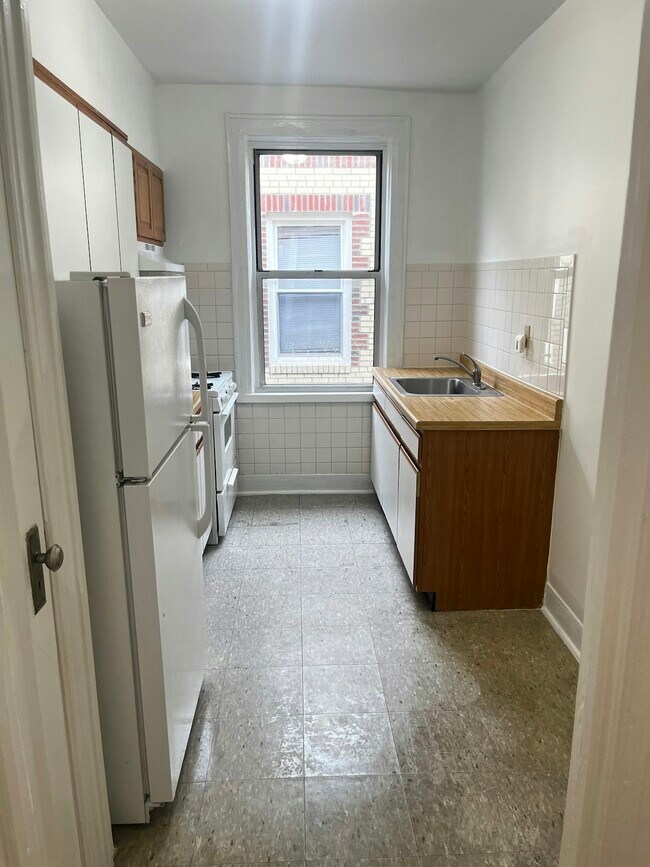 Foto del edificio - 43-36 42st, Unit 3F