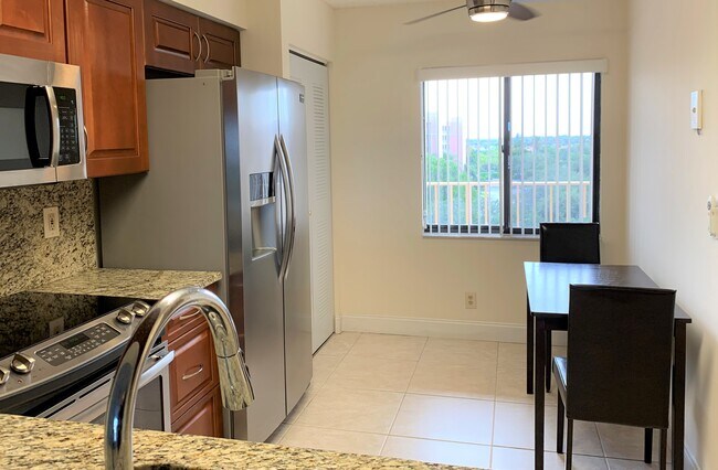 Foto del edificio - 7260 Kinghurst Dr