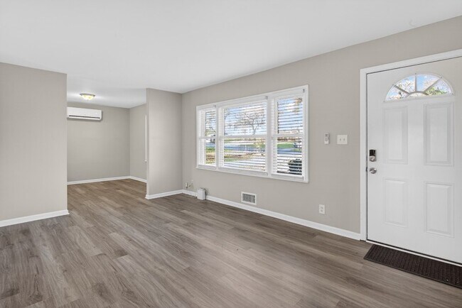 Foto del edificio - 586 Oakside Dr SW