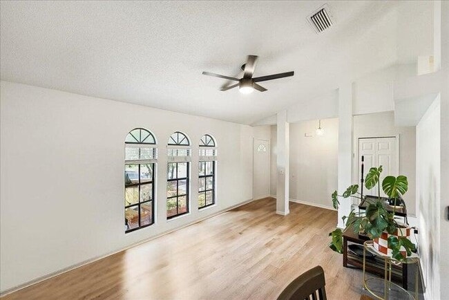 Foto del edificio - 2341 SW Independence Rd