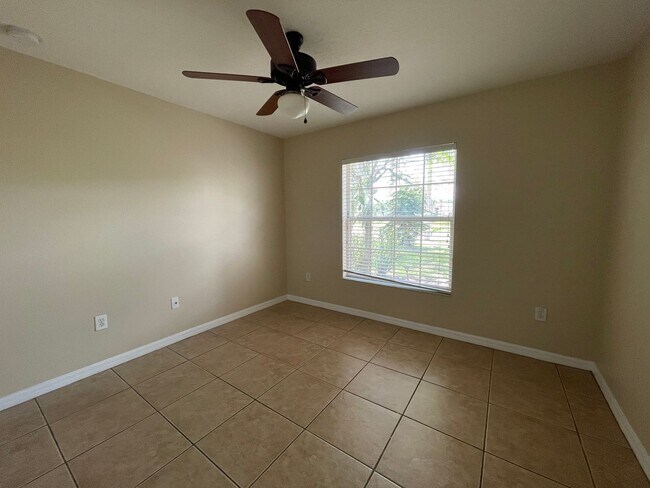 Building Photo - Plant City-Trapnell Ridge Community 4 Bedroom Home