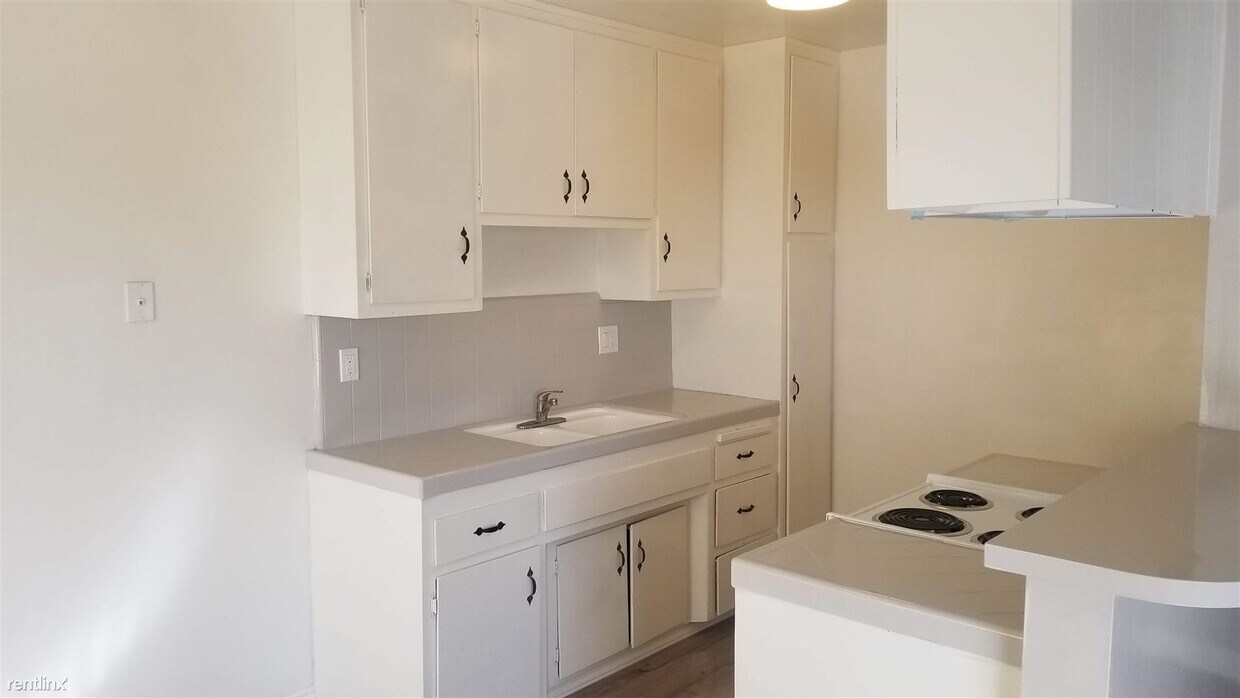 Primary Photo - 2 br, 1 bath Apartment - 11690 Ramona Blvd 23