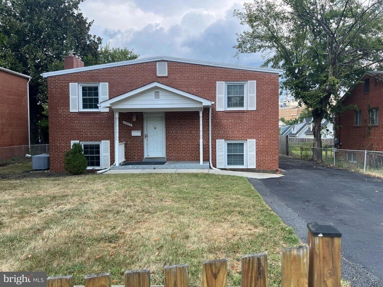 Primary Photo - 4517 N Carlin Springs Rd