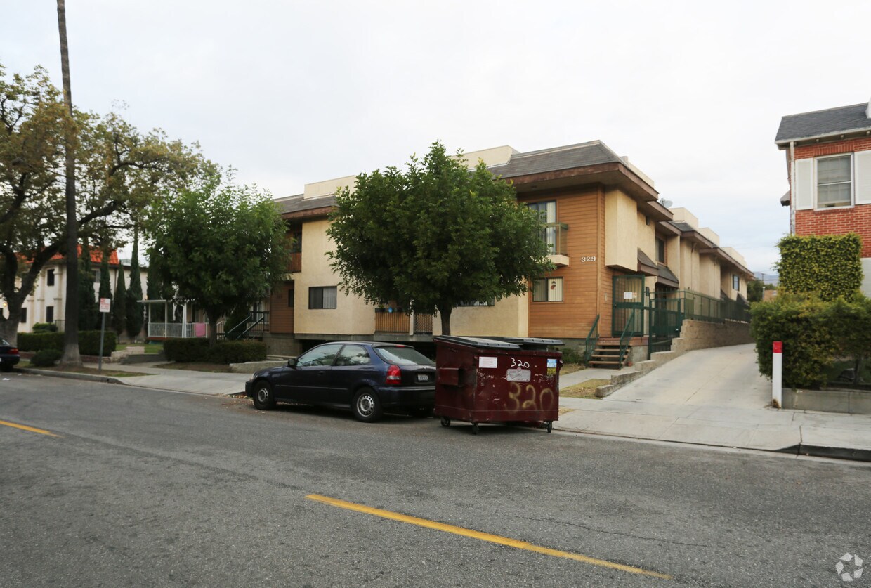 Foto principal - 329 W Lomita Ave