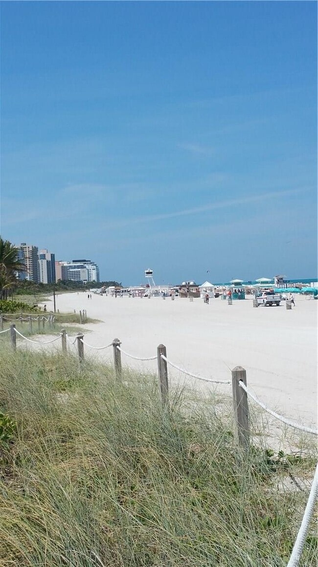 Building Photo - 1621 Collins Ave