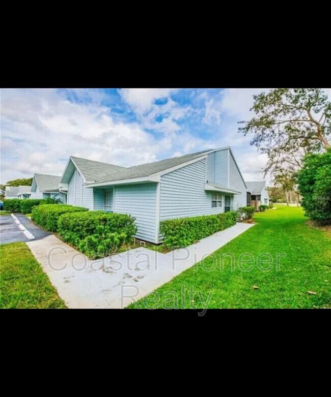 Foto del edificio - 16101 Rambling Vine Dr E