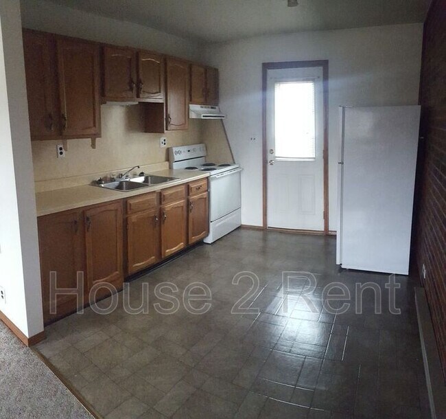 400 E College St Unit ., Energy, IL 62933 Condo for Rent in Energy