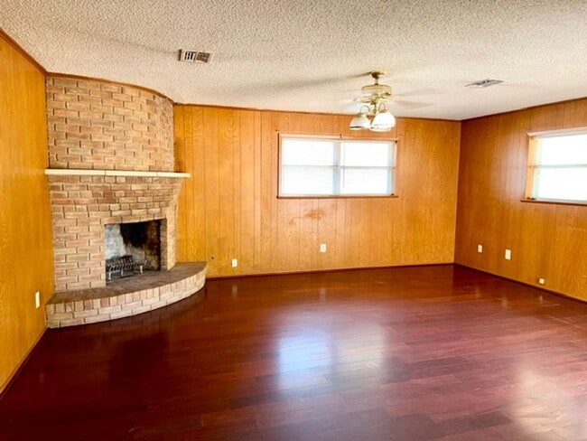 Building Photo - 5101 Lake Moor Dr