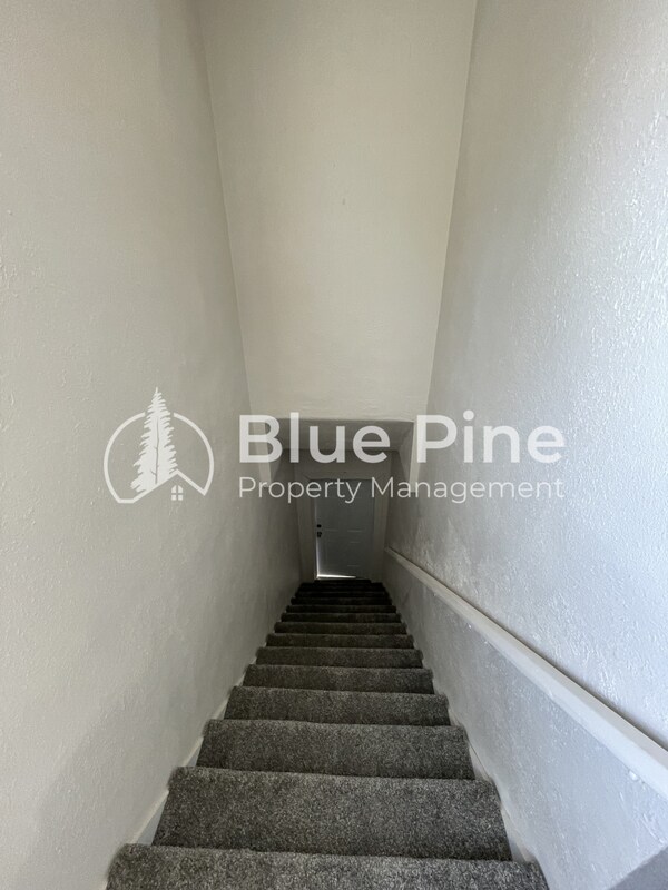 Building Photo - 301 E 18th St