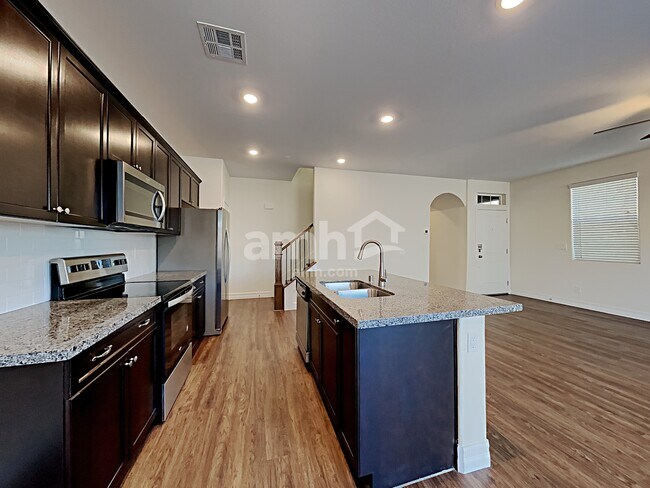 Foto del edificio - 9875 S Eastern Ave