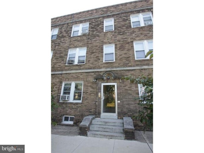 Foto del edificio - 1260 Oak Ln