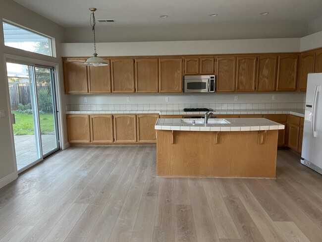 Building Photo - 5637 Darby Rd