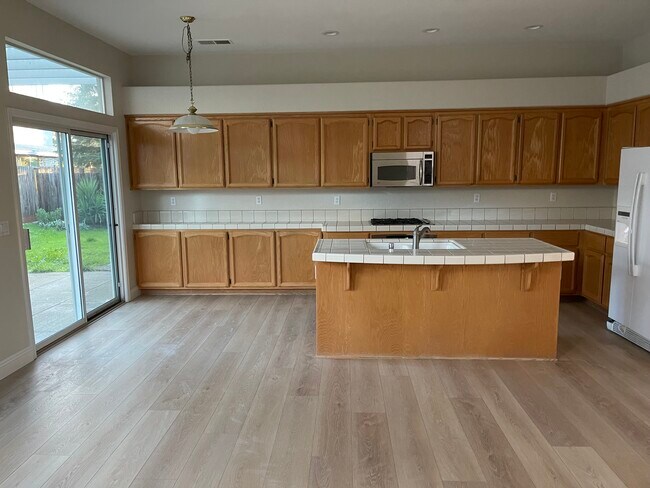 Foto del edificio - 5637 Darby Rd