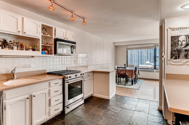 Foto del edificio - 1540 N State Pkwy