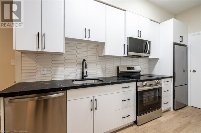 Photo du bâtiment - 728 11th Ave