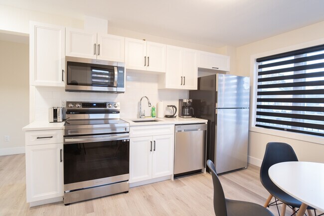 Building Photo - 118 Sheldon Av