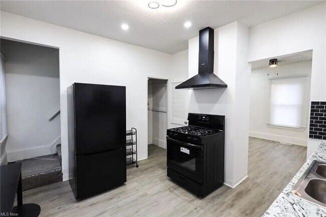 Building Photo - 3BD/ 1.5 BA Home for Rent- Cleveland