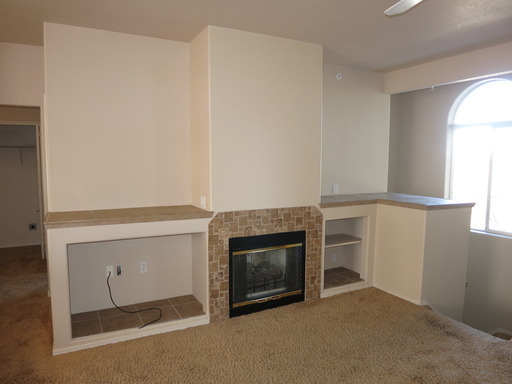 Building Photo - Beautiful condo with modern comforts!!