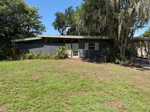 Building Photo - 1227 Country Club Dr