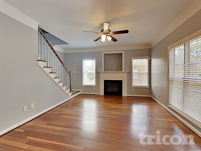 Building Photo - 1228 Saxony Dr SE