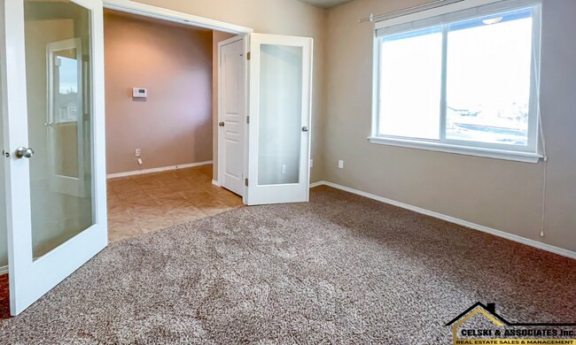 Foto del edificio - 4 Bedroom, 2.5 Bath with an Office!