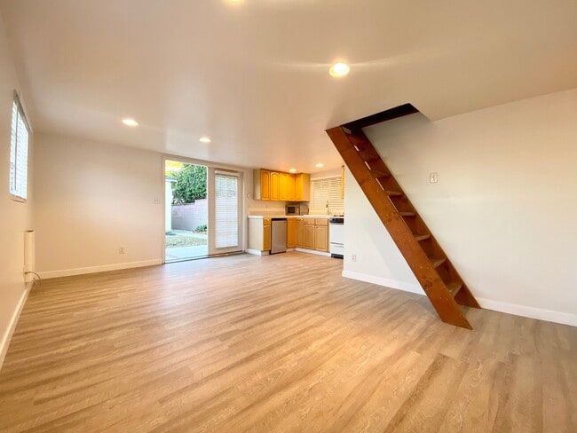 Building Photo - 2439 Cabrillo Ave