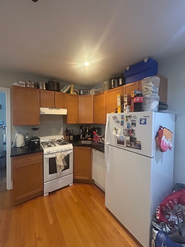 Building Photo - 220 Hanover St