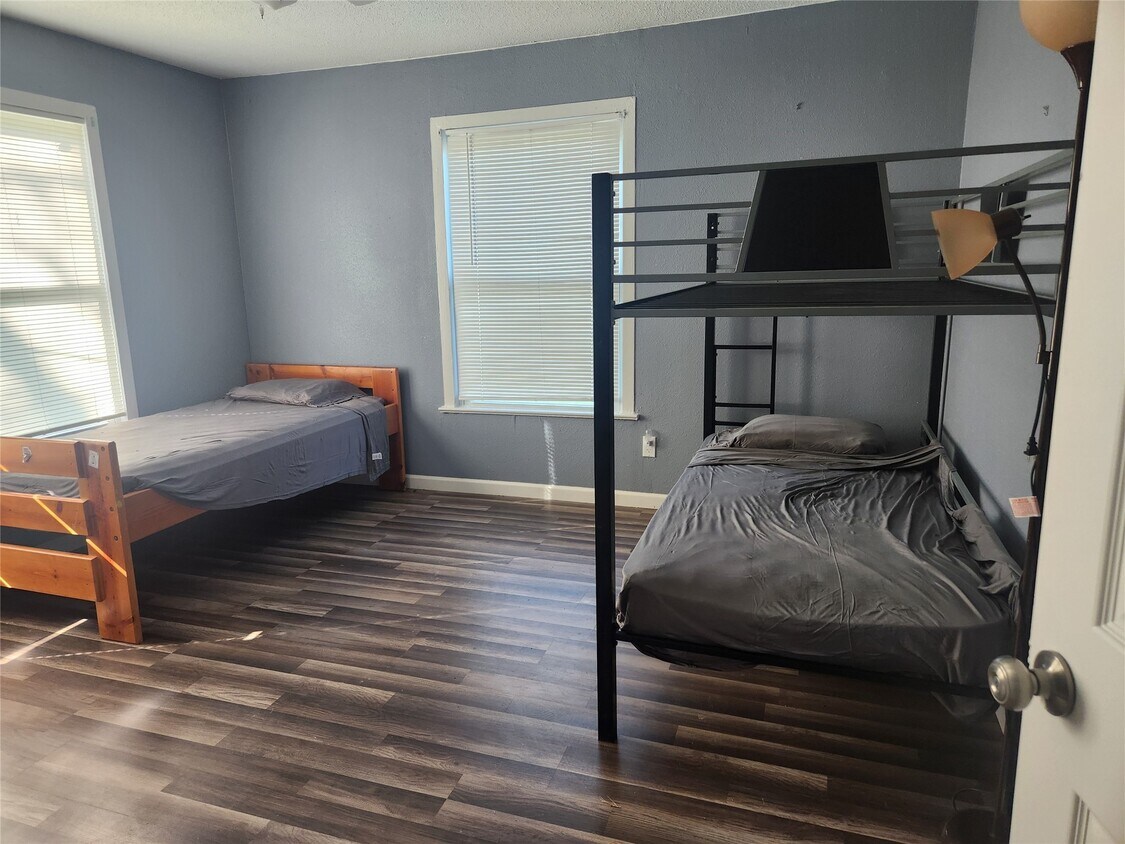 Foto del edificio - 715 S Market St