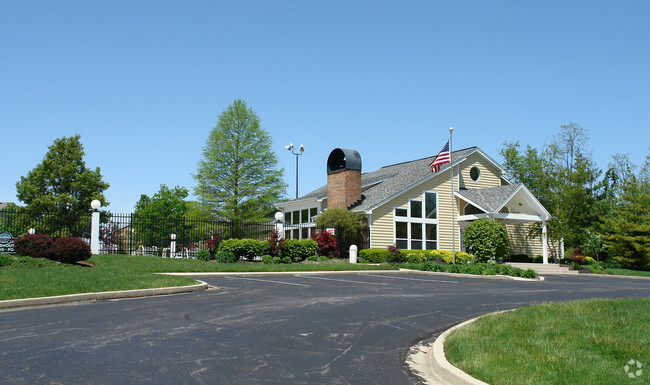 Building Photo - Villages at Hunters Glen